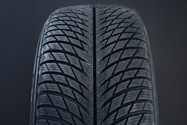 Michelin PILOT ALPIN 5 SUV FRIKTION DEMO 265/45 R20