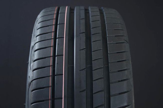 Goodyear EAGLE F1 SUPERSPORT RUNFLAT 275/35 R21