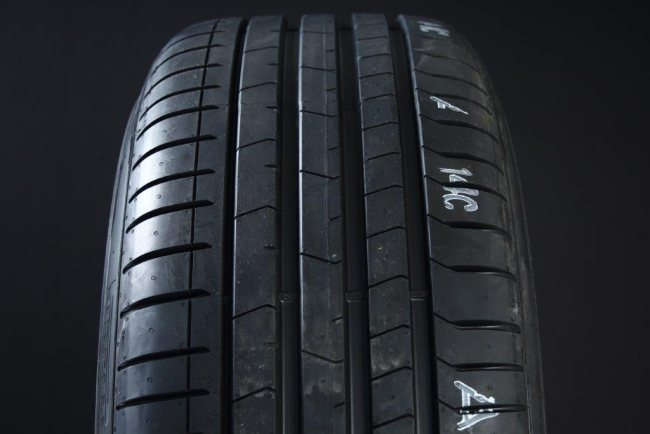 Pirelli PZERO PZ4 (*)