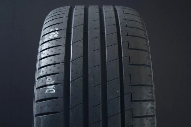 Pirelli P Zero E 235/45 R18