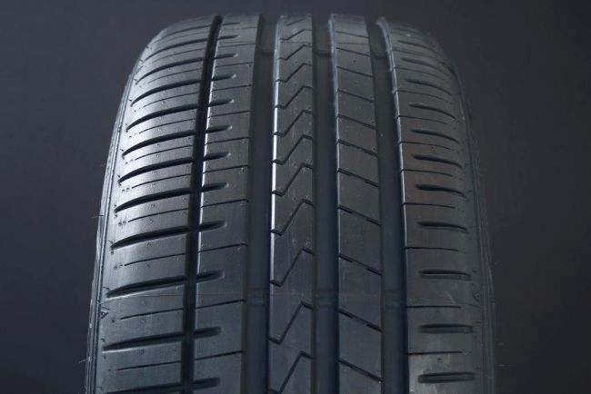 Falken AZENIS FK510 245/30 R19