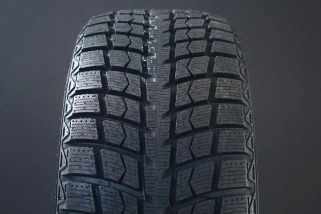 245/45R18 LINGLONG GREENMAX WINTER ICE I-15 FRIKTION ryhmss RENKAAT / KITKARENKAAT @ Svenska Gummihuset AB (F1824545LLICE15)