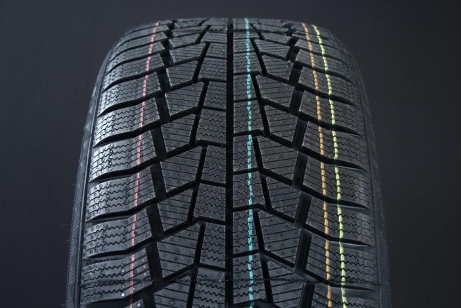 225/40R18 GISLAVED EUROFROST 6 FRIKTION ryhmss RENKAAT / KITKARENKAAT @ Svenska Gummihuset AB (F1822540GISEURO6)