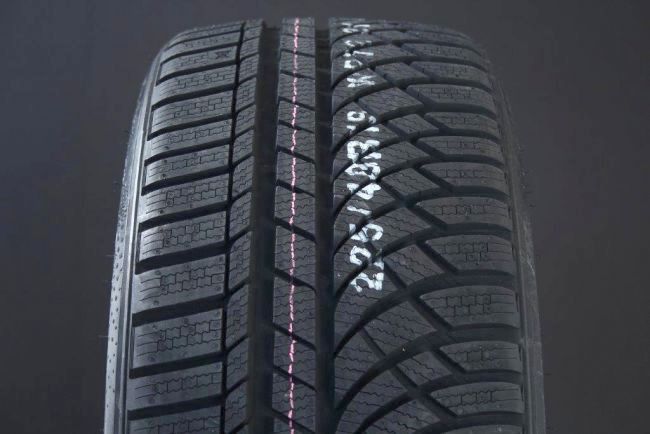 245/50R18 KUMHO WINTERCRAFT WP72 FRIKTION ryhmss RENKAAT / KITKARENKAAT @ Svenska Gummihuset AB (F1824550KUMWP72)