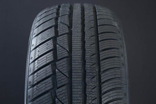 195/55R16 LINGLONG GREEMAX WINTER UHP FRIKTION ryhmss RENKAAT / KITKARENKAAT @ Svenska Gummihuset AB (F1619555LLGMW)