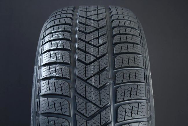 235/45R18 PIRELLI SOTTOZERO 3 FRIKTION ryhmss RENKAAT / KITKARENKAAT @ Svenska Gummihuset AB (F1823545PISOZE3)