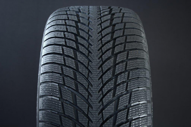 235/55R17 NOKIAN WR SNOWPROOF P FRIKTION ryhmss RENKAAT / KITKARENKAAT @ Svenska Gummihuset AB (F1723555NOKISNOWP)