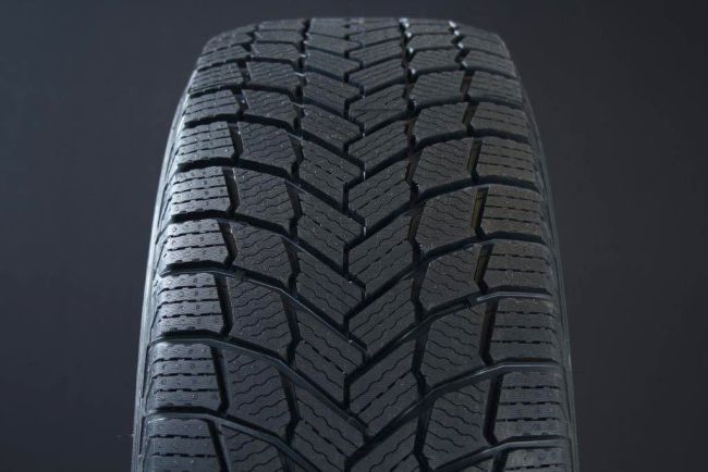 225/60R18 MICHELIN X-ICE SNOW SUV FRIKTION DOT2021 | Alk. 374,00 €