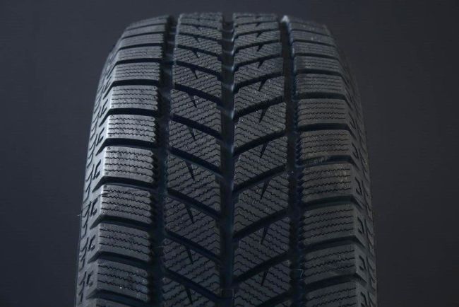 225/65R17 DYNAMO SNOW-H MSL01 FRIKTION ryhmss RENKAAT / KITKARENKAAT @ Svenska Gummihuset AB (F1722565DYNMSL01)