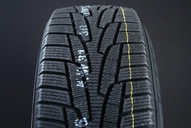 235/35R19 KUMHO IZEN ARCTIC WINTER KW31 FRIKTION ryhmss RENKAAT / KITKARENKAAT @ Svenska Gummihuset AB (F1923535KUMKW31)