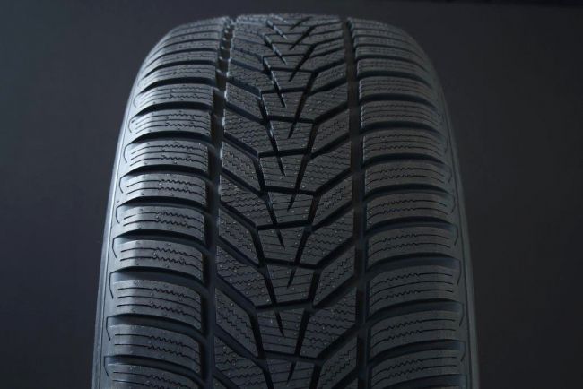 255/55R18 HANKOOK WINTER I*CEPT EVO3 W330 SUV FRIKTION ryhmss RENKAAT / KITKARENKAAT @ Svenska Gummihuset AB (F1825555HANK330)