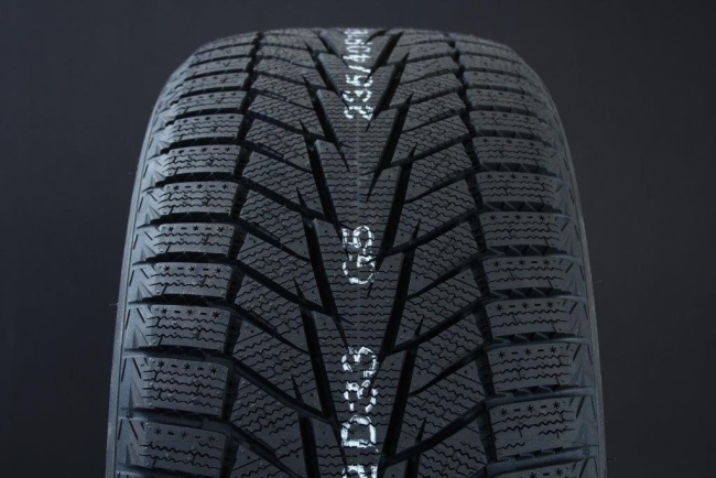 175/65R14 HANKOOK WINTER I*CEPT IZ 2 W616 FRIKTION ryhmss RENKAAT / KITKARENKAAT @ Svenska Gummihuset AB (F1417565HANKW616)