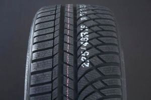 275/40R18 KUMHO WINTERCRAFT WP72 FRIKTION
