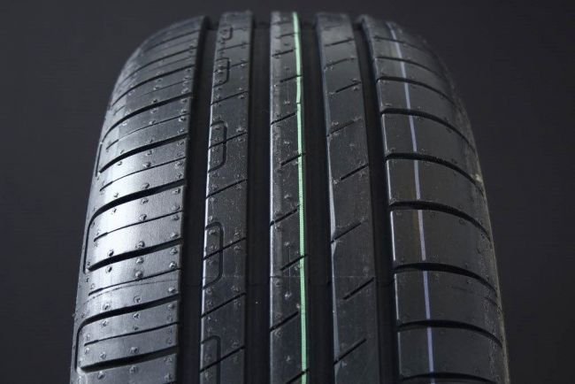 215/55R18 GOODYEAR EFFICIENTGRIP PERFORMANCE DEMO ryhm�ss� RENKAAT / KES�RENKAAT @ Svenska Gummihuset AB (S1821555GOODEFFIPERDEMO)
