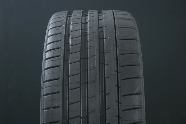 285/30R19 MICHELIN PILOT SUPER SPORT RUNFLAT ryhmss RENKAAT / KESRENKAAT @ Svenska Gummihuset AB (S1928530MICHSSRFT)