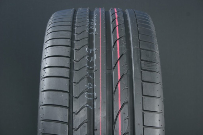 235/50R18 BRIDGESTONE DUELER SPORT ryhmss RENKAAT @ Svenska Gummihuset AB (S1823550BRIDDUSP)