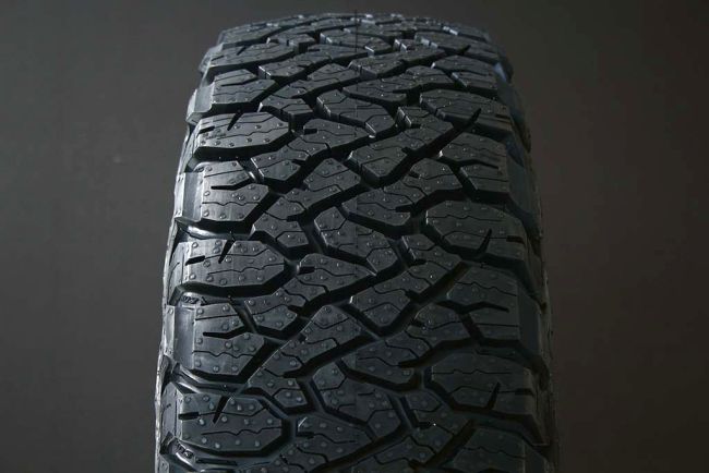 275/65R17 B.F. GOODRICH ALL TERRAIN T/A KO3 ryhm�ss� RENKAAT / KES�RENKAAT @ Svenska Gummihuset AB (S1727565BFGOATKO3)