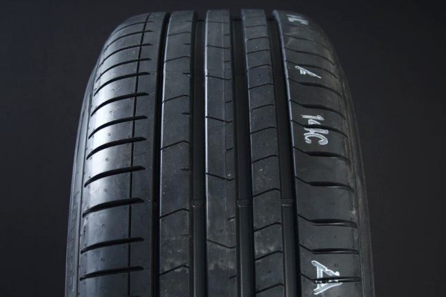 255/40R23 PIRELLI PZERO PZ4 ryhmss RENKAAT / KESRENKAAT @ Svenska Gummihuset AB (S2325540PIPZ4)