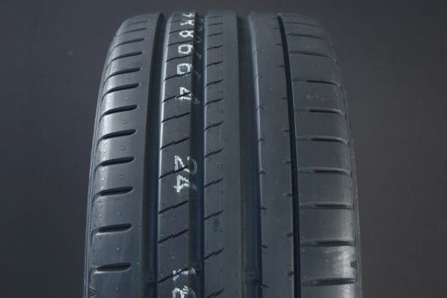 295/35R22 YOKOHAMA ADVAN SPORT V107 ryhmss RENKAAT / KESRENKAAT @ Svenska Gummihuset AB (S2229535YOKADV)