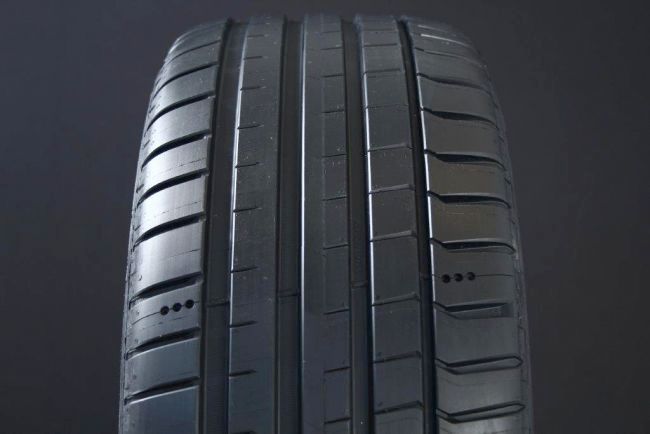 225/40R18 MICHELIN PILOT SPORT 5 ryhmss RENKAAT / KESRENKAAT @ Svenska Gummihuset AB (S1822540MIPS5)