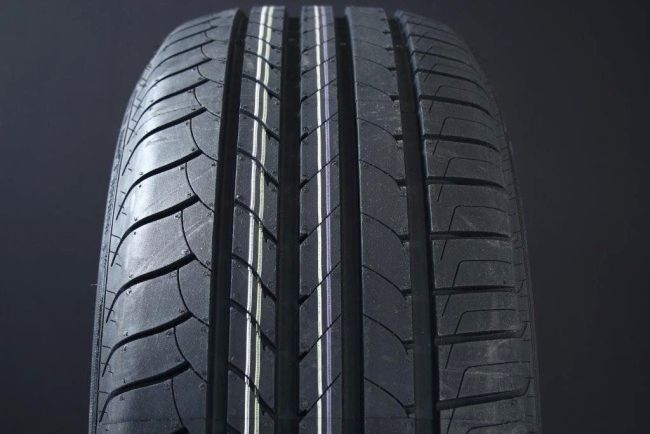 255/40R19 GOODYEAR EFFICIENTGRIP RUNFLAT ryhmss RENKAAT / KESRENKAAT @ Svenska Gummihuset AB (S1925540GOODEFFIRFT)