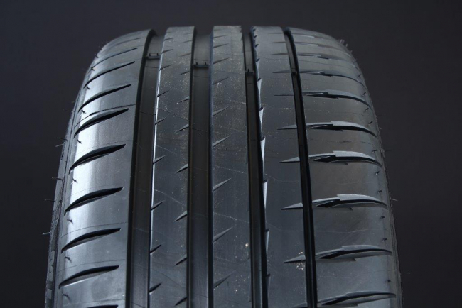 255/50R20 MICHELIN PILOT SPORT EV ryhmss RENKAAT / KESRENKAAT @ Svenska Gummihuset AB (S2025550MICPSEV)
