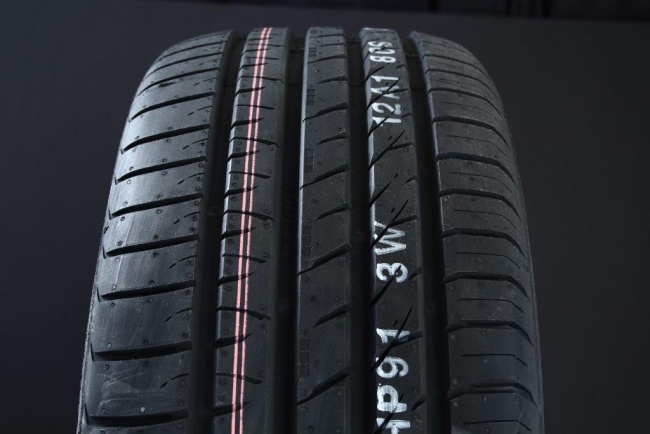 265/70R16 KUMHO CRUGEN HP91 ryhmss RENKAAT / KESRENKAAT @ Svenska Gummihuset AB (S1626570KUHP91)