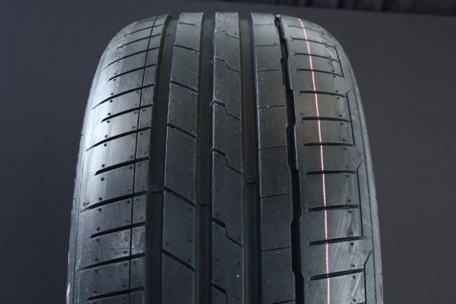 255/55R18 HANKOOK VENTUS S1 EVO3 K127E ryhmss RENKAAT / KESRENKAAT @ Svenska Gummihuset AB (S1825555HANK127E)