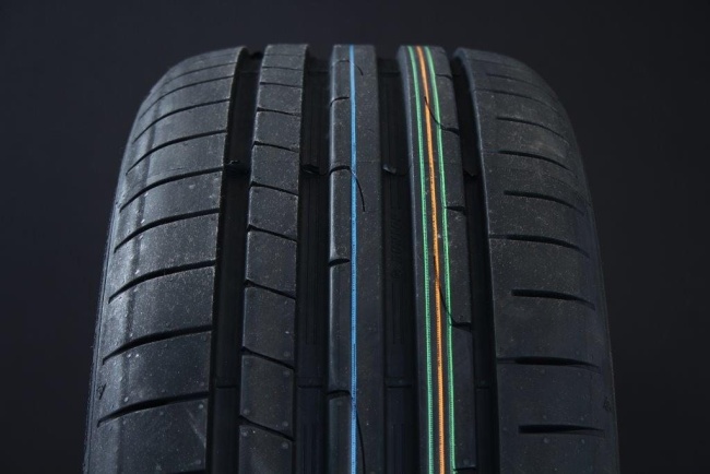 275/35R18 DUNLOP SPORTMAXX RT2 ryhmss RENKAAT / KESRENKAAT @ Svenska Gummihuset AB (S1827535DUNLMAXXRT2)