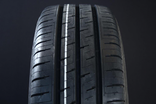 235/60R17 NOKIAN HAKKA VAN C-DCK ryhmss RENKAAT / KESRENKAAT @ Svenska Gummihuset AB (S1723560NOKHAVA)