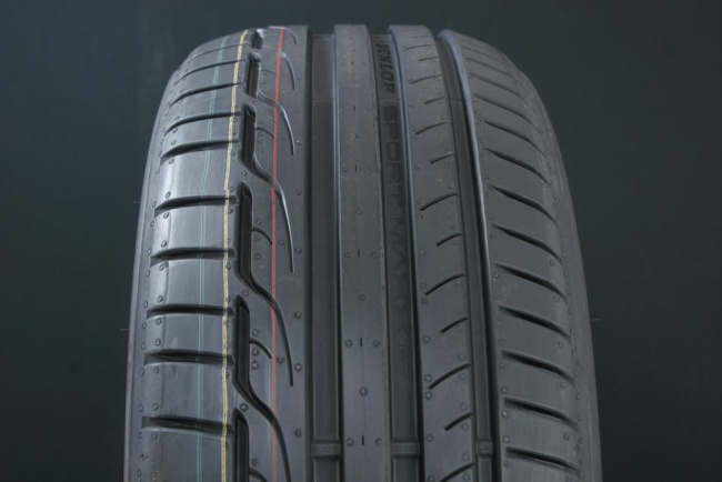 225/45R19 DUNLOP SPORT MAXX RT ryhmss RENKAAT / KESRENKAAT @ Svenska Gummihuset AB (S1922545DUNLMAXXRT)